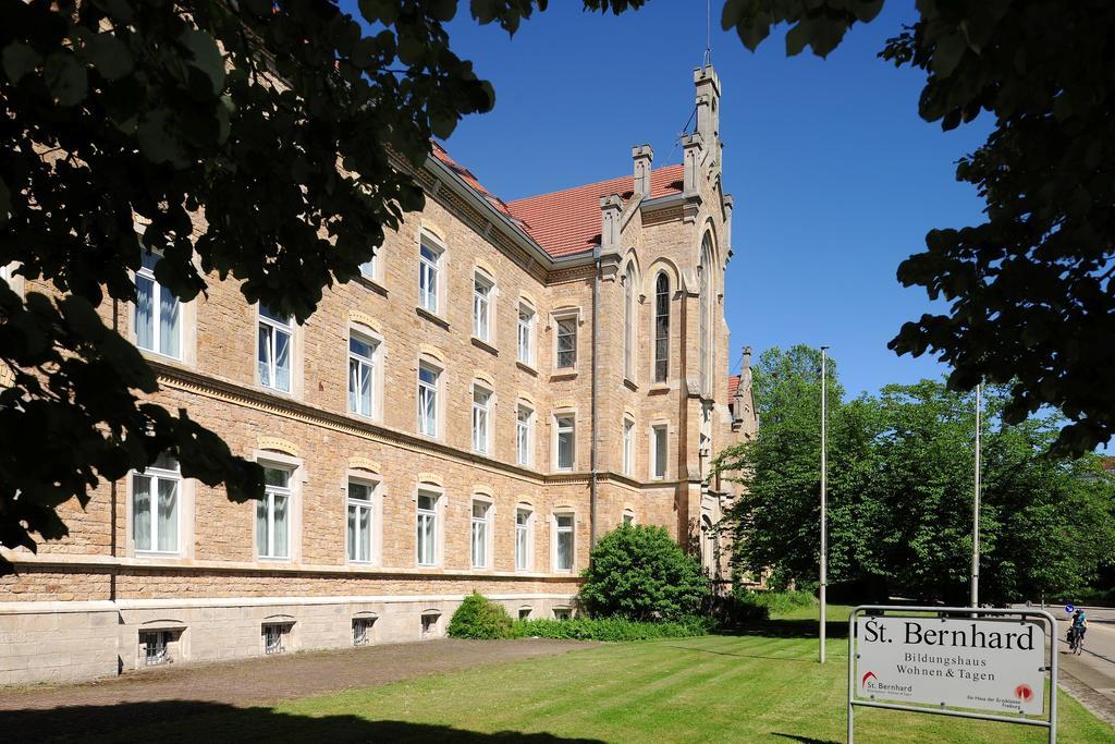 Готель Bildungshaus St. Bernhard - Wohnen Und Tagen Раштатт Екстер'єр фото