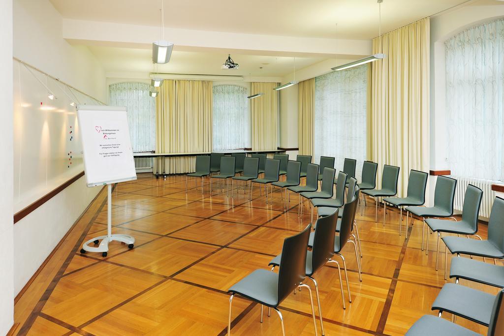Готель Bildungshaus St. Bernhard - Wohnen Und Tagen Раштатт Екстер'єр фото